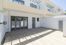 Tavira - Stunning new 3+1 bedroom villa with modern design – prime residential location.