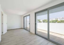 Tavira - Stunning new 3+1 bedroom villa with modern design – prime residential location.