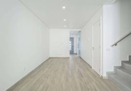 Tavira - Stunning new 3+1 bedroom villa with modern design – prime residential location.