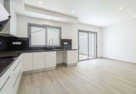 Tavira - Stunning new 3+1 bedroom villa with modern design – prime residential location.