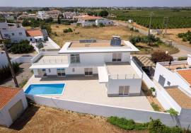 Altura - Brand new modern 4-bedroom villa with private pool and sea views