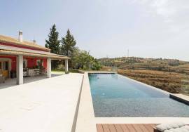 Tavira – Peaceful quinta with infinity pool, orchard and tourism potential close to the coast.