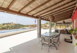 Tavira – Peaceful quinta with infinity pool, orchard and tourism potential close to the coast.