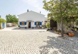 Tavira – Peaceful quinta with infinity pool, orchard and tourism potential close to the coast.