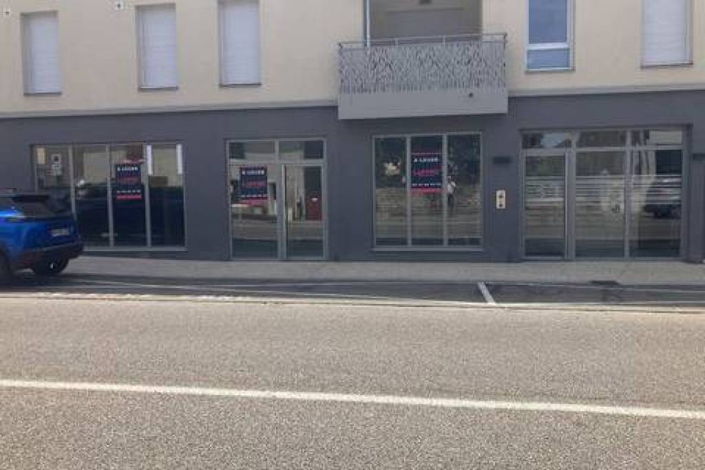Local commercial 179 m² à Louer St Bonnet de Mure