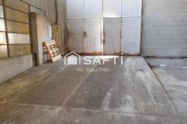 Local à Oyonnax pour entrepôt de stockage ou de garage de voiture,