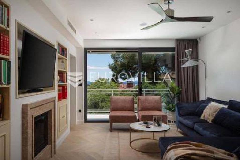 Split, Meje, Designer Three-Bedroom Apartment with Sea View, available from 11/01/25-01/05/26