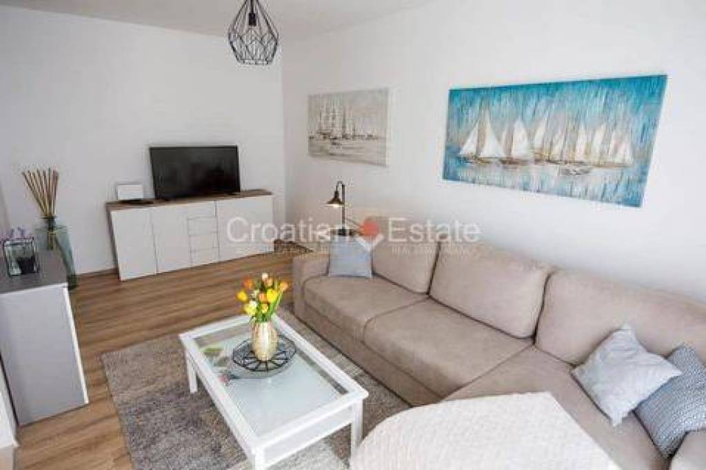 Trstenik – One-bedroom flat with south-facing loggia, for rent