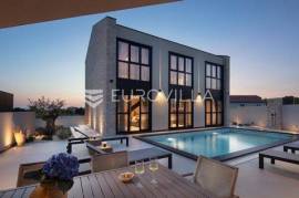 Poličnik, Visočane, modern new building with swimming pool, summer kitchen and wellness