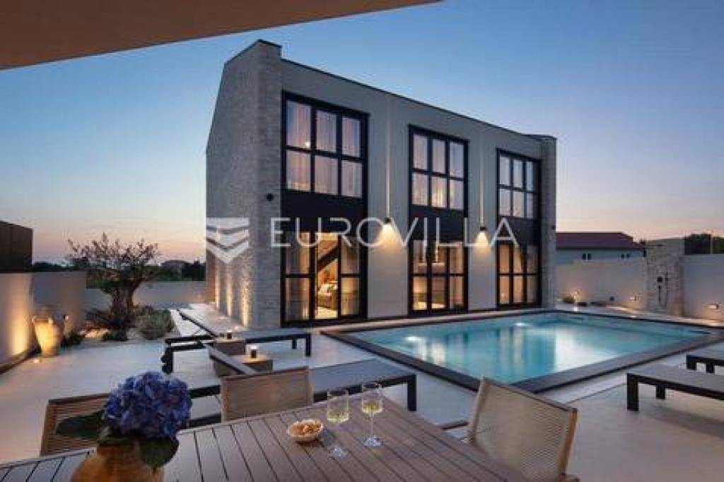 Poličnik, Visočane, modern new building with swimming pool, summer kitchen and wellness
