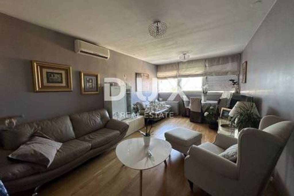ZADAR, BULEVAR - Furnished two-bedroom apartment, Great location!