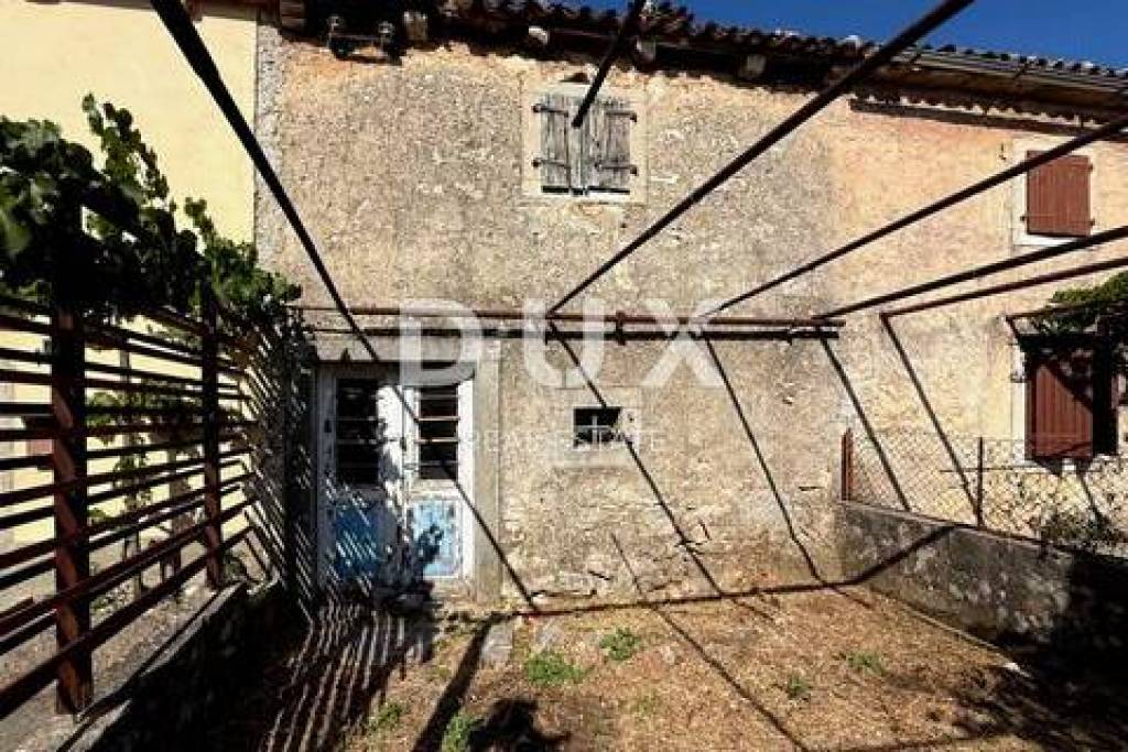 ISZTRIA, LABIN - Felújítandó ház a külvárosban