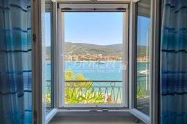 Marina, beautiful property in the first row to the sea