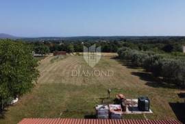 Property with large building land, Barban, surroundings