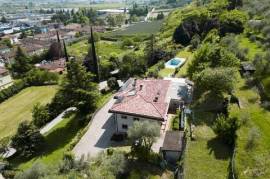 Prestigiosa proprietà con piscina ad Arco