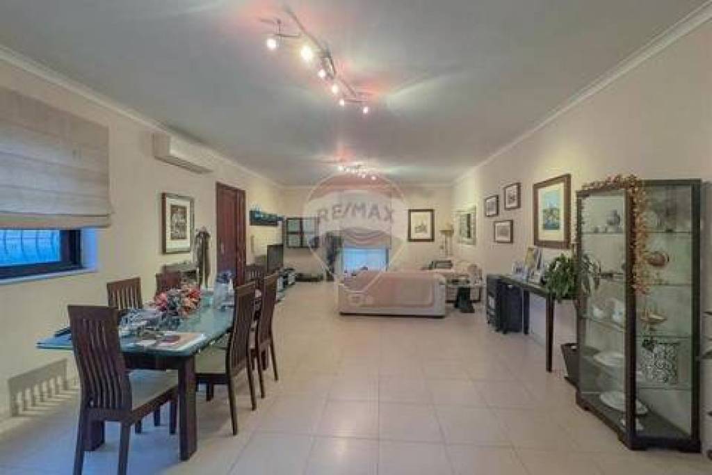 SANTA VENERA - MAISONETTE - A spacious and well-lit 2nd Floor Maisonette