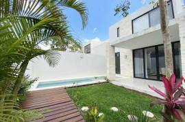 Luxury Residence with Contemporary Design and Prime Tourist Connectivity