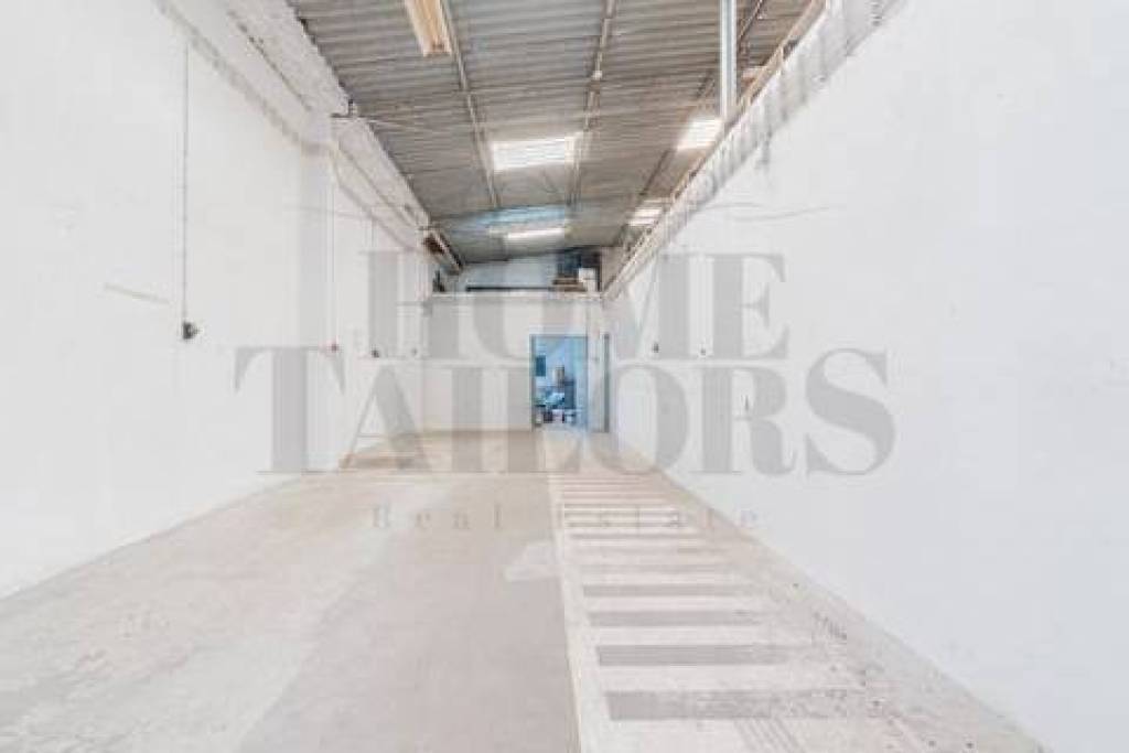 Warehouse with 950 m² in São João Da Talha, for rent with purchase option.