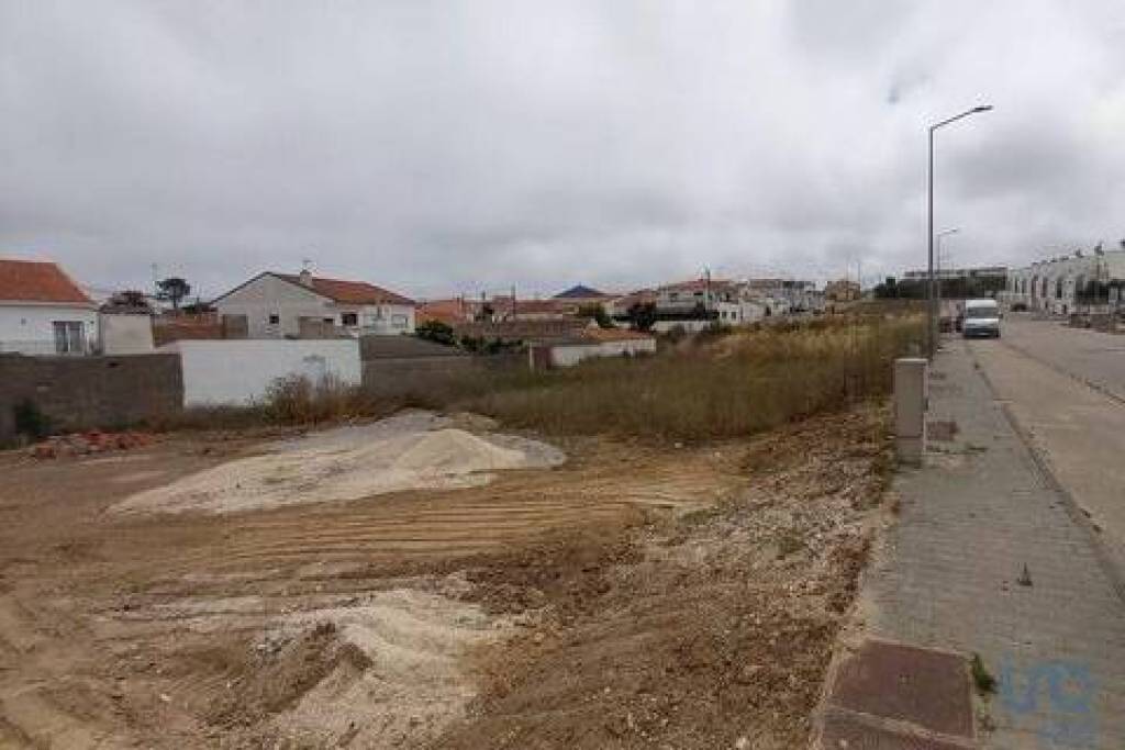 Terreno em Atouguia da Baleia de 151,00 m²