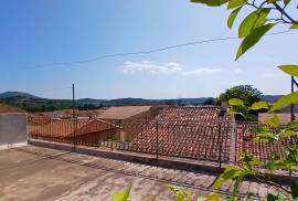 Charming Winegrower's House To Modernise Offering 2 Apartments, A Large Garage An Attic And A Spacious Roof Top Terrace With Stunning Views.