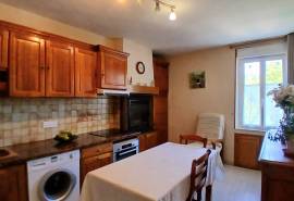 Charming Winegrower's House To Modernise Offering 2 Apartments, A Large Garage An Attic And A Spacious Roof Top Terrace With Stunning Views.