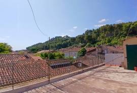 Charming Winegrower's House To Modernise Offering 2 Apartments, A Large Garage An Attic And A Spacious Roof Top Terrace With Stunning Views.