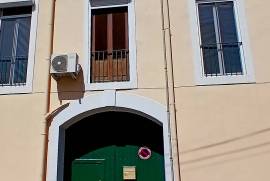 Charming Winegrower's House To Modernise Offering 2 Apartments, A Large Garage An Attic And A Spacious Roof Top Terrace With Stunning Views.