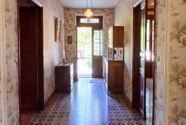 Charming Winegrower's House To Modernise Offering 2 Apartments, A Large Garage An Attic And A Spacious Roof Top Terrace With Stunning Views.