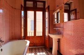 Charming Winegrower's House To Modernise Offering 2 Apartments, A Large Garage An Attic And A Spacious Roof Top Terrace With Stunning Views.