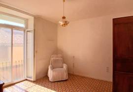 Charming Winegrower's House To Modernise Offering 2 Apartments, A Large Garage An Attic And A Spacious Roof Top Terrace With Stunning Views.