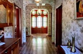 Charming Winegrower's House To Modernise Offering 2 Apartments, A Large Garage An Attic And A Spacious Roof Top Terrace With Stunning Views.