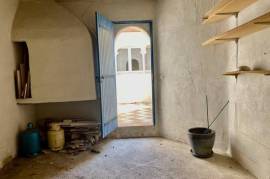 A Lovely Languedocienne Architect Villa With 3 Bedrooms, Garage, Terraces And Courtyard With Pool, On A 403 M2 Plot With Central But Quiet Location.