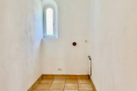A Lovely Languedocienne Architect Villa With 3 Bedrooms, Garage, Terraces And Courtyard With Pool, On A 403 M2 Plot With Central But Quiet Location.