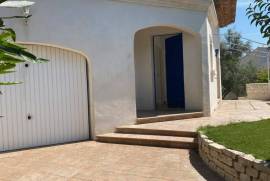 A Lovely Languedocienne Architect Villa With 3 Bedrooms, Garage, Terraces And Courtyard With Pool, On A 403 M2 Plot With Central But Quiet Location.