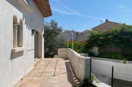 A Lovely Languedocienne Architect Villa With 3 Bedrooms, Garage, Terraces And Courtyard With Pool, On A 403 M2 Plot With Central But Quiet Location.