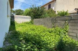 A Lovely Languedocienne Architect Villa With 3 Bedrooms, Garage, Terraces And Courtyard With Pool, On A 403 M2 Plot With Central But Quiet Location.