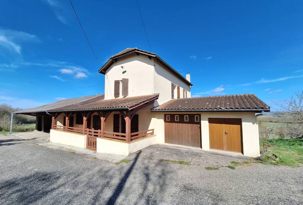 Detached Country House with Outbuilding and Open Views
