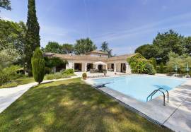 Superb Detached Villa with Guest Gite and Pool