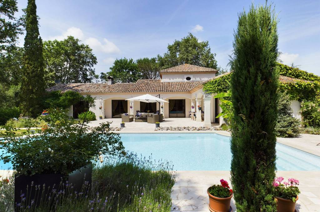 Superb Detached Villa with Guest Gite and Pool