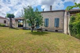 Traditional House with Terrace and Garden