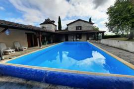 Detached Country House with Swimming Pool