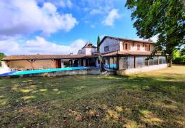 Detached Country House with Swimming Pool