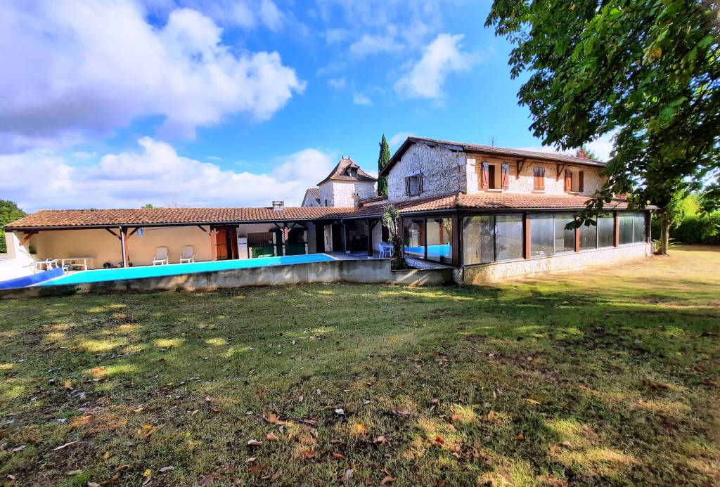 Detached Country House with Swimming Pool