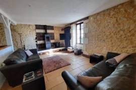 Detached Country House with Swimming Pool