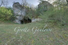 Manor House with Stream and Lake in 88 Hectares