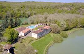 Manor House with Stream and Lake in 88 Hectares