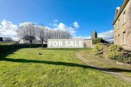 Manor House with Outbuilding in Lovely Garden