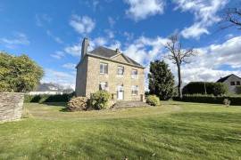 Manor House with Outbuilding in Lovely Garden