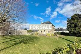 Manor House with Outbuilding in Lovely Garden