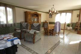 Detached House with Landscaped Garden